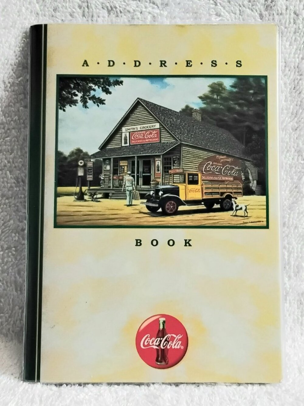 BNWOT Vintage 2000 5 1/4" x 7 1/4" Crisp Blank Pages Coca-Cola Address Book!!